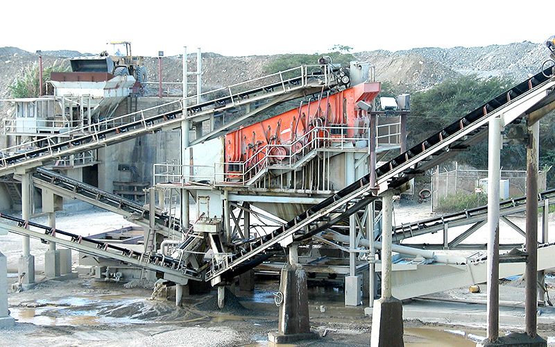 Línea de trituración de granito con 230 toneladas por hora en Laos