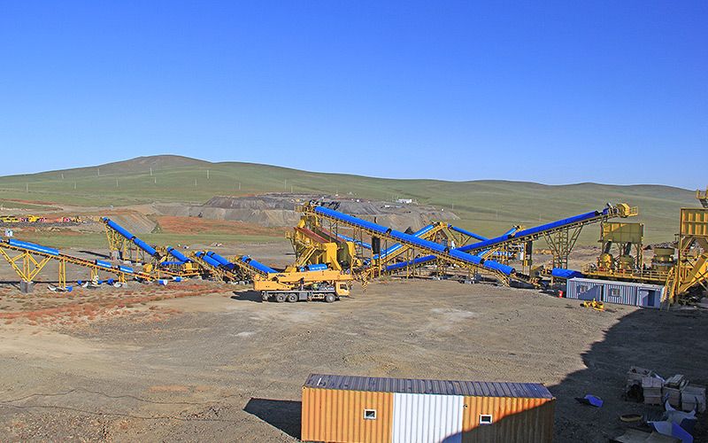 Línea de producción de trituración de mineral de hierro con 500tph en Mongolia