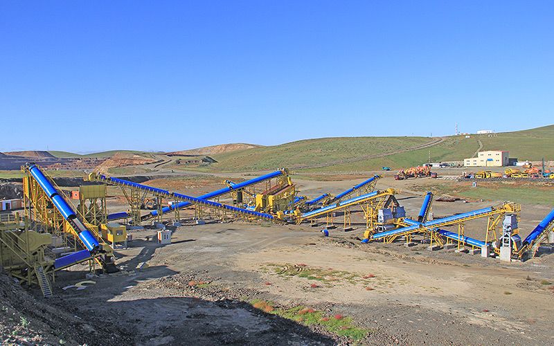 Línea de producción de trituración de mineral de hierro con 500tph en Mongolia